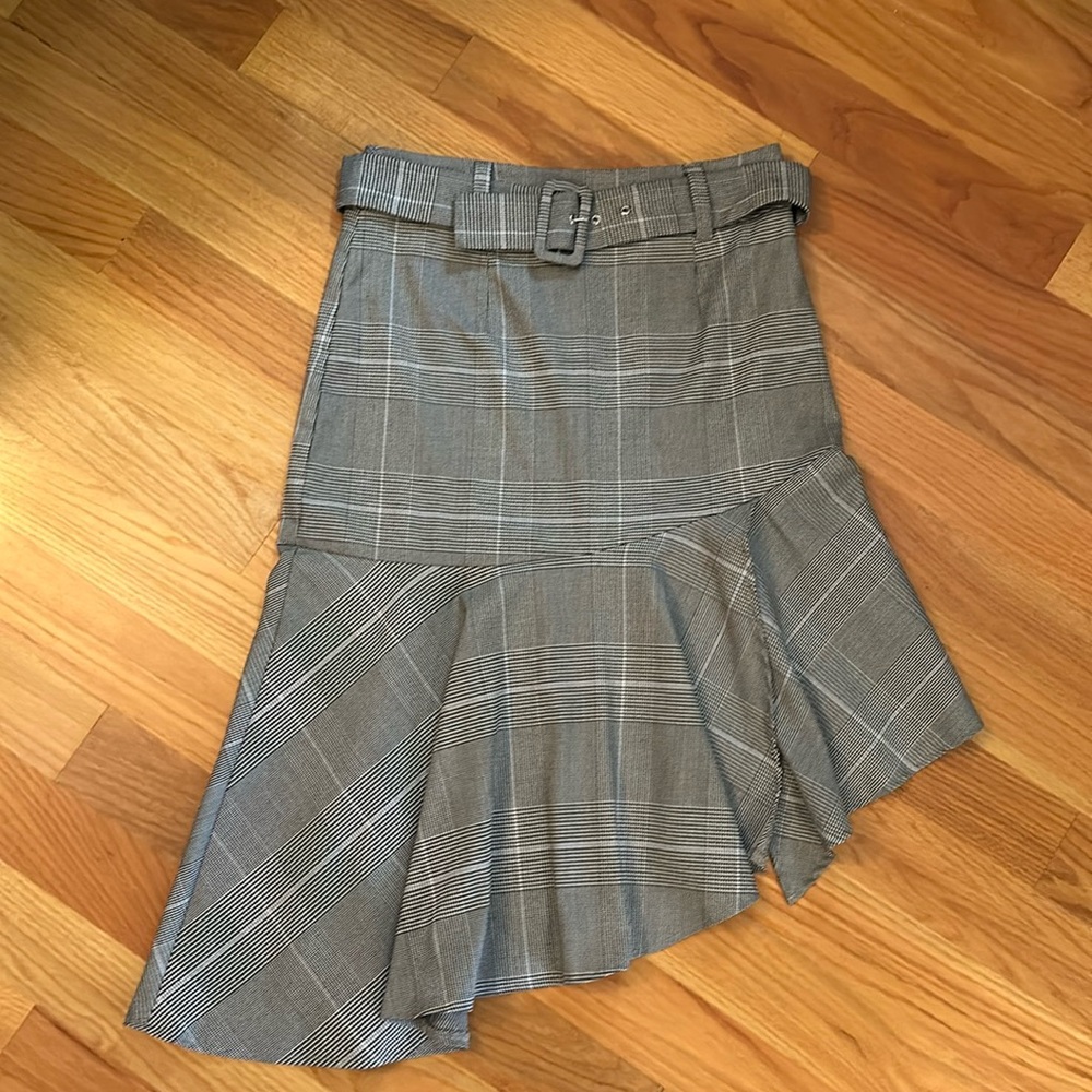 Romeo + Juliet side hi/low skirt. size L